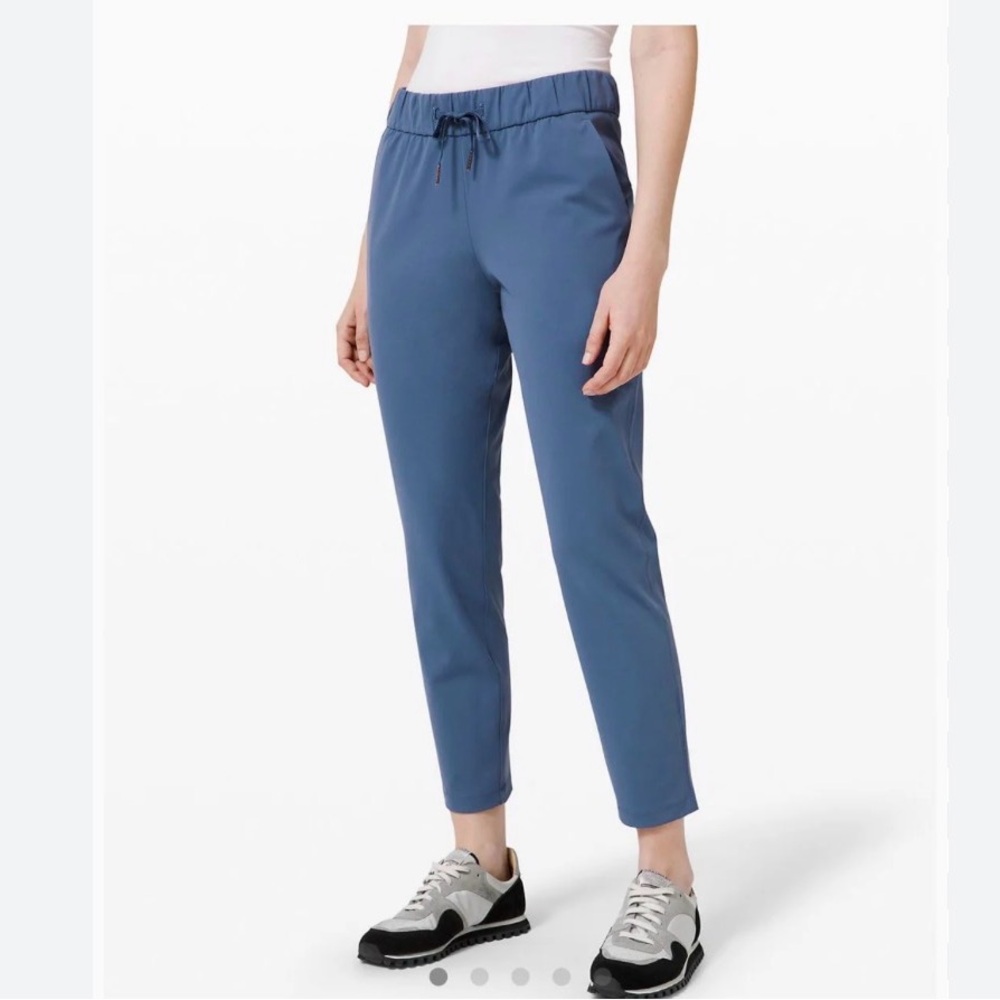 Lululemon Women's crop Blue Pants